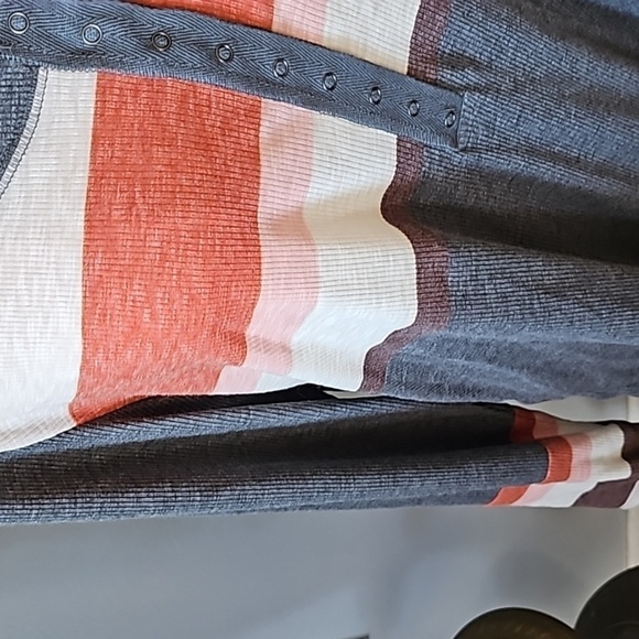 Maurices Gray Henley Long Sleeve Tee with Rust and Pink Stripes NWT - Picture 6 of 12